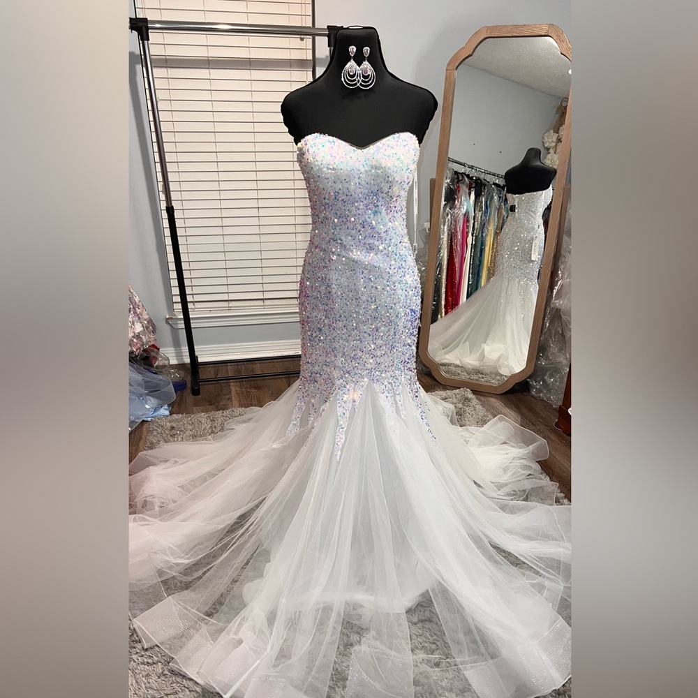 NWT Vienna Prom white strapless iridescent sequins mermaid gown size 6